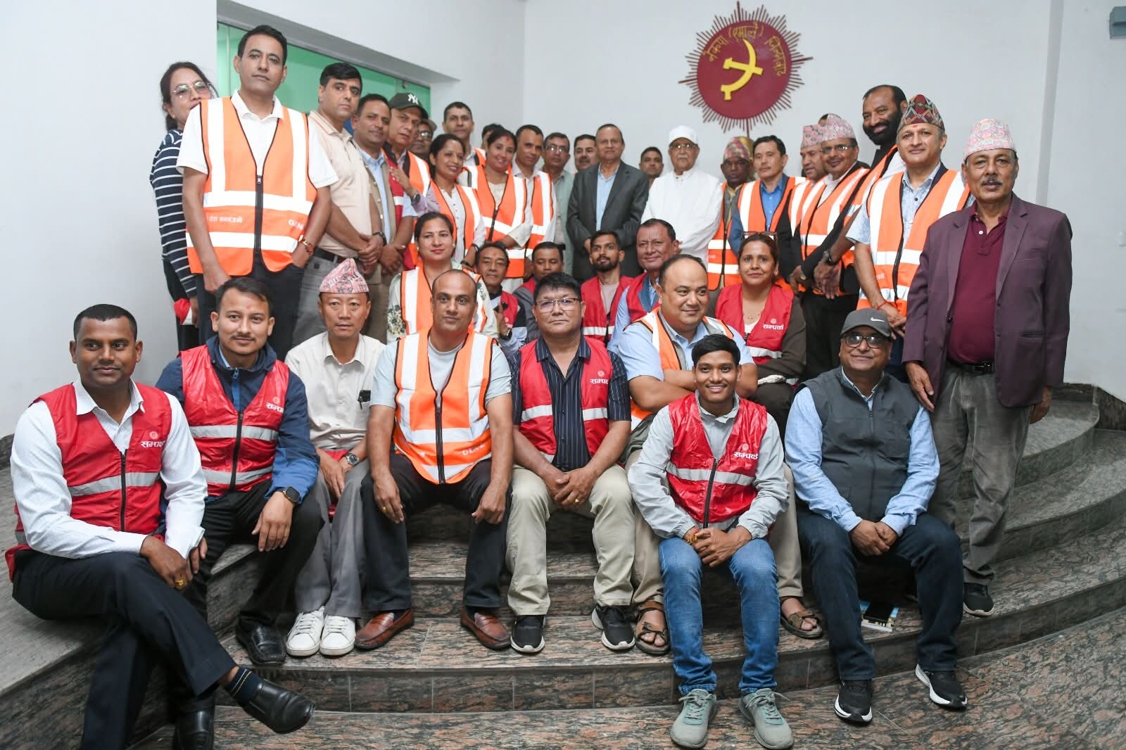 बाढी पीडितको राहत सहयोगका लागि जाने सम्पर्क विशेष संगठन कमिटीको टोलीलाई विदाई