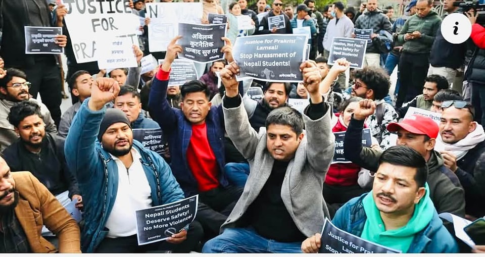 प्रकृति लम्साललाई न्याय माग्दै भारतीय दूतावास अगाडि अनेरास्ववियुकाे प्रदर्शन