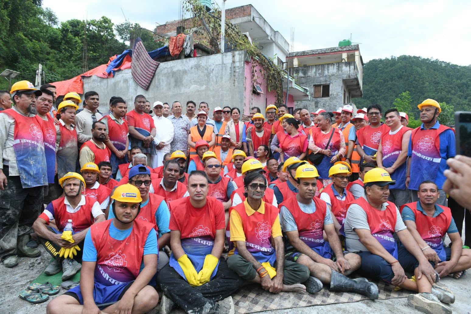 एमाले भन्छ–उद्धार, राहत तथा पुनःस्थापनाका लागि एमालेका पाँचसय कार्यकर्ता फिल्डमा