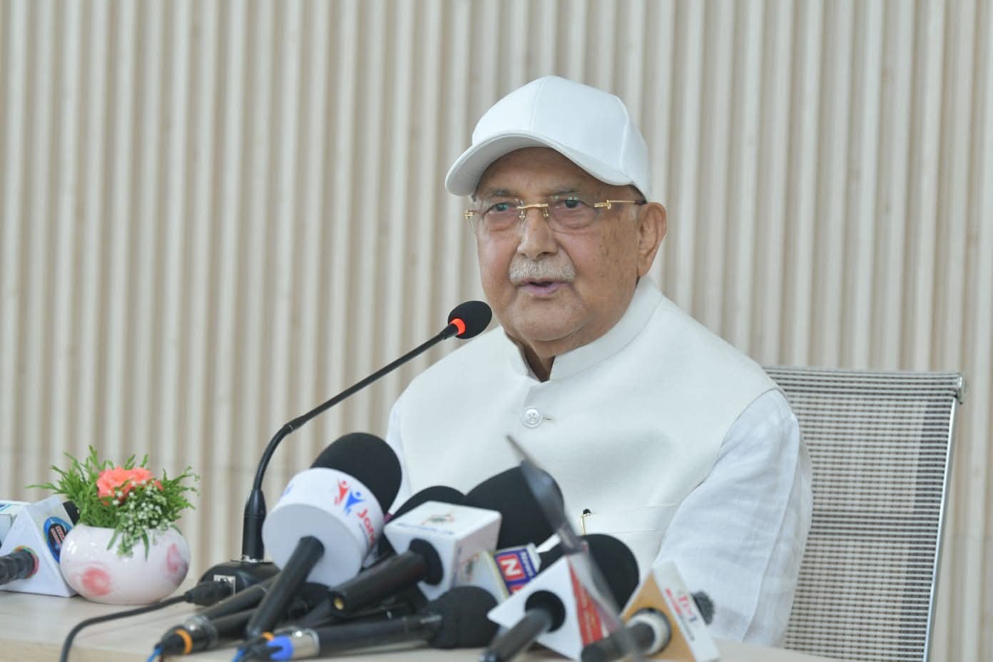 देश ऐठनमा छः अध्यक्ष केपी शर्मा ओली