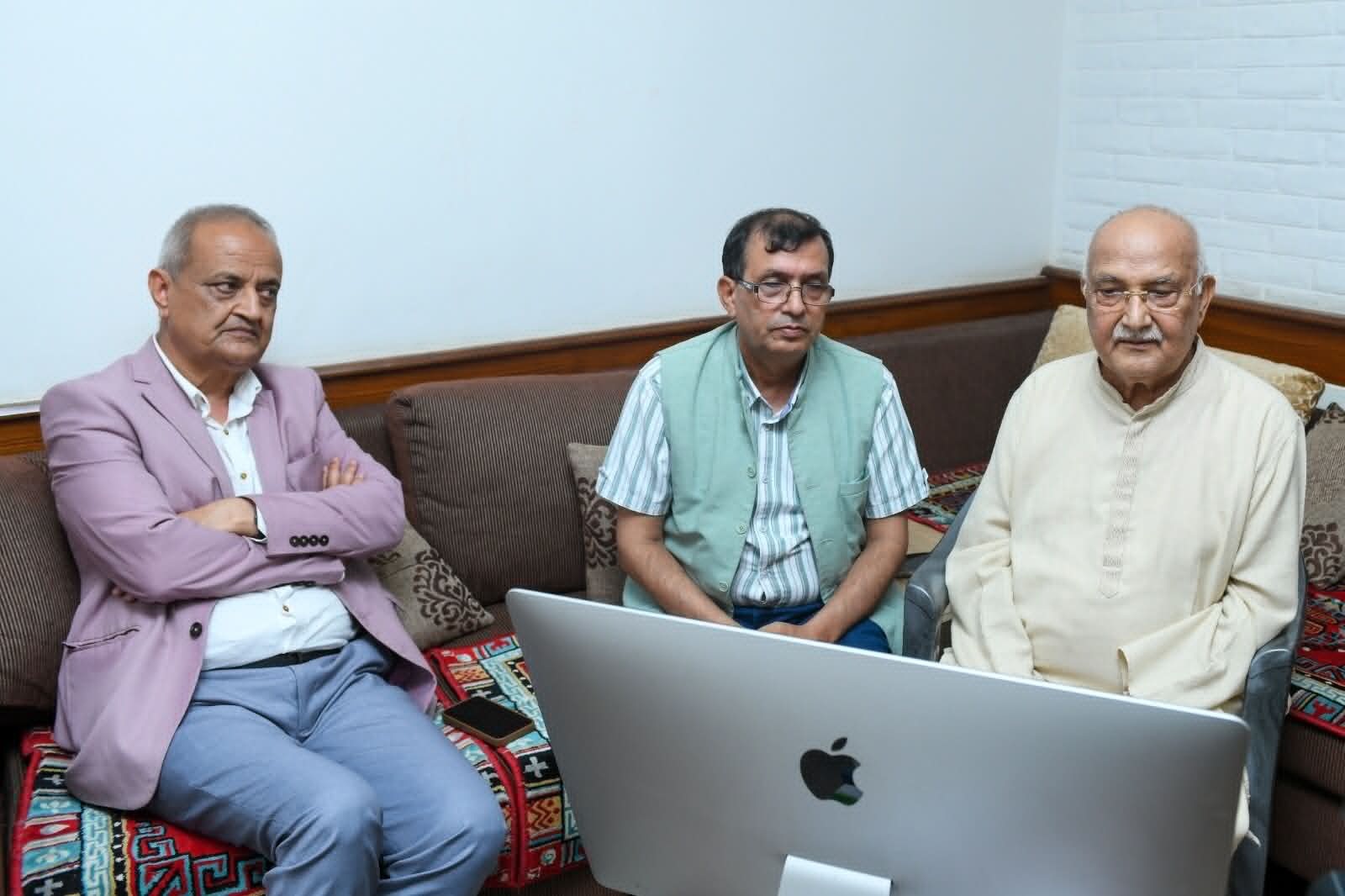 सरकारको फासीवादतर्फको यात्रालाई रोक्नुपर्छः अध्यक्ष ओली