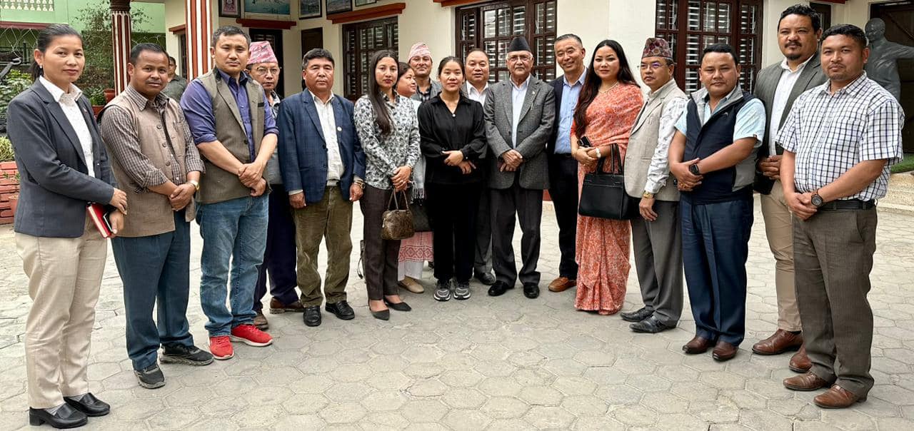 अध्यक्ष क. केपी शर्मा ओलीसंग निर्वाचित पदाधिकारीको परिचयात्मक भेटघाट
