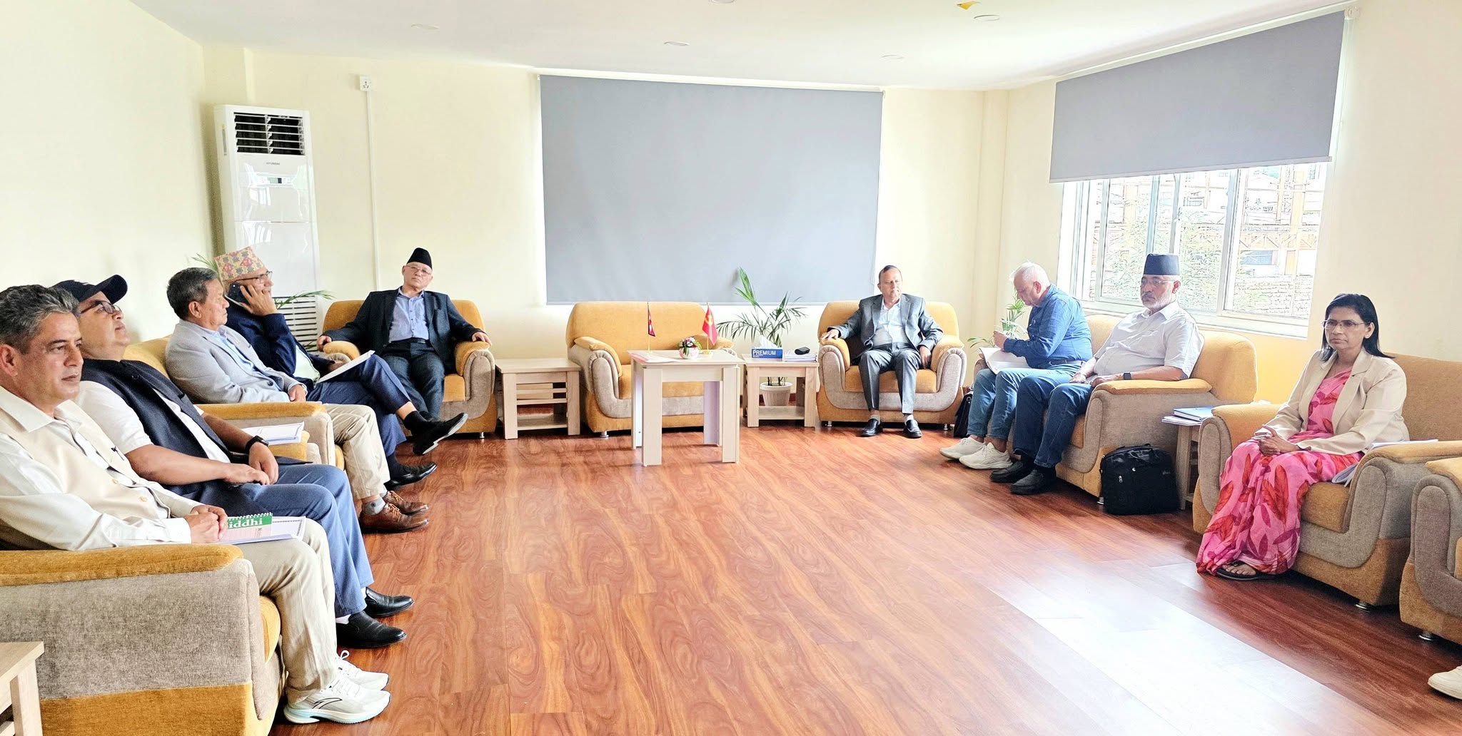 निर्वाचन समीक्षा तथा पार्टी पुनर्गठन कार्यदलको बैठकमा प्रतिवेदन पेश