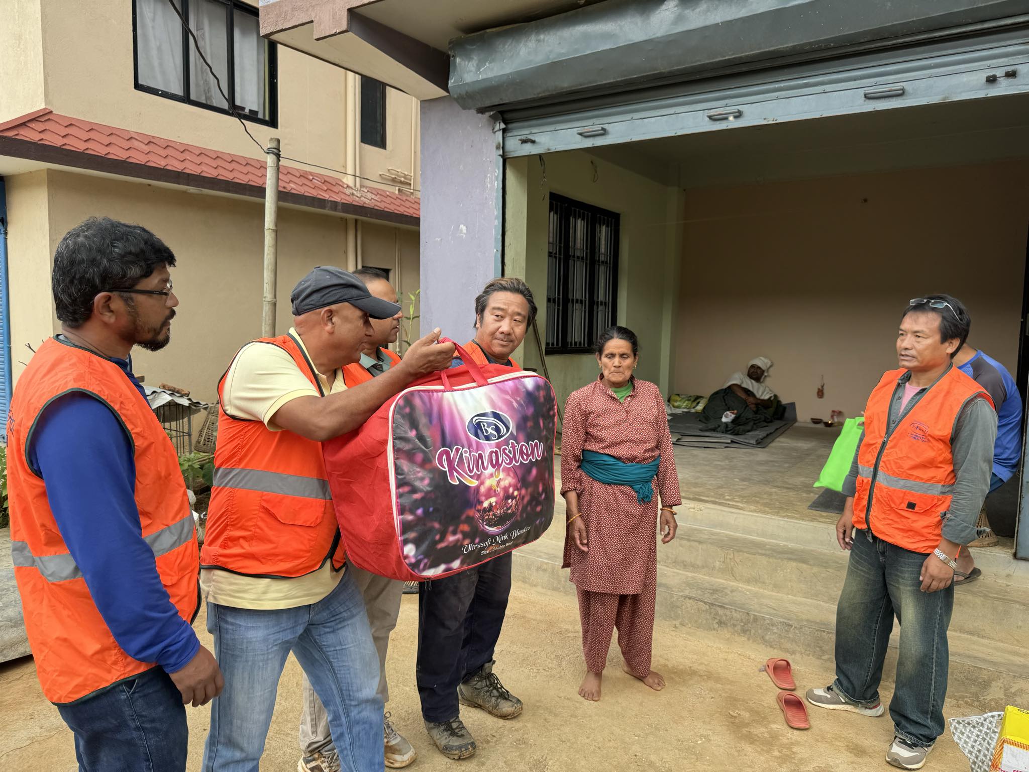 रिटर्नी फेडेरेसनद्धारा गोदावरीको लेलेमा पहिरो पिडितलाई राहत वितरण