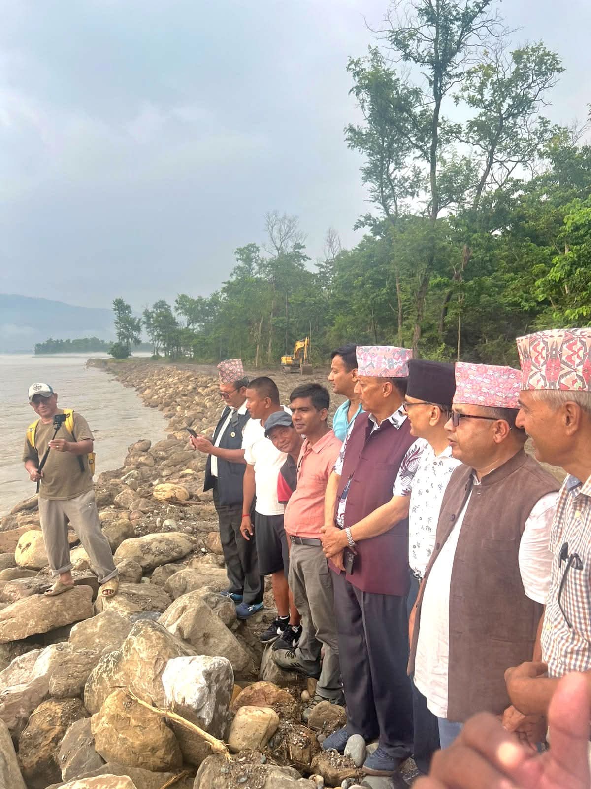 जनसंगठनसँगसँगै एमालेका पालिकास्तरका कमिटीहरु बाढीपीडितको पीडामा मल्हम लगाउँदै